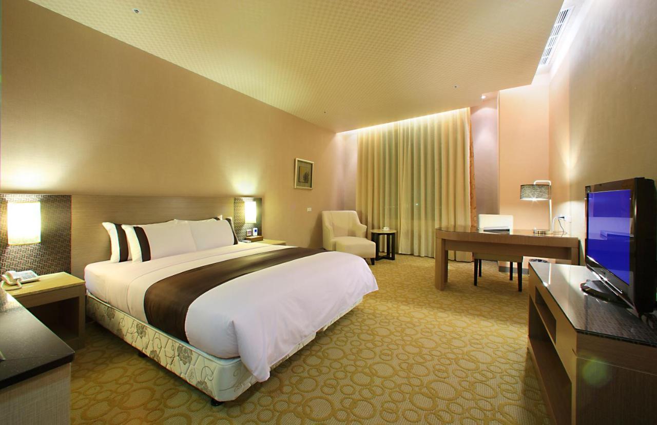 Shinkansen Grand Hotel Тайджун Екстериор снимка