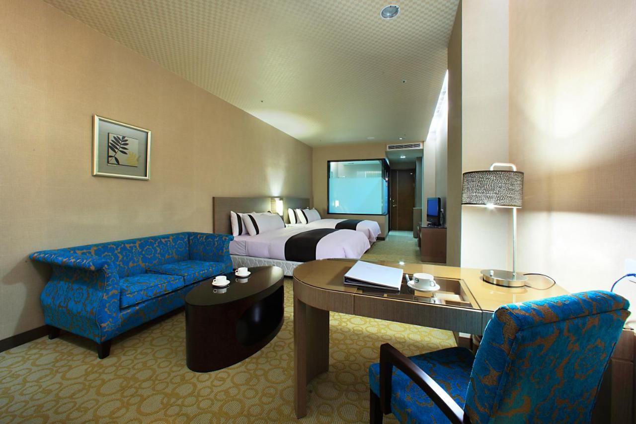 Shinkansen Grand Hotel Тайджун Екстериор снимка