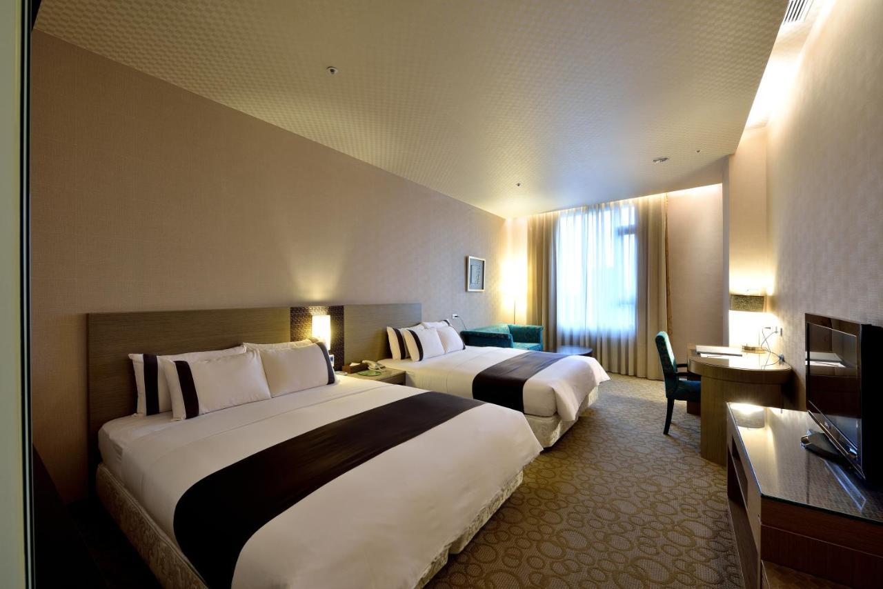 Shinkansen Grand Hotel Тайджун Екстериор снимка