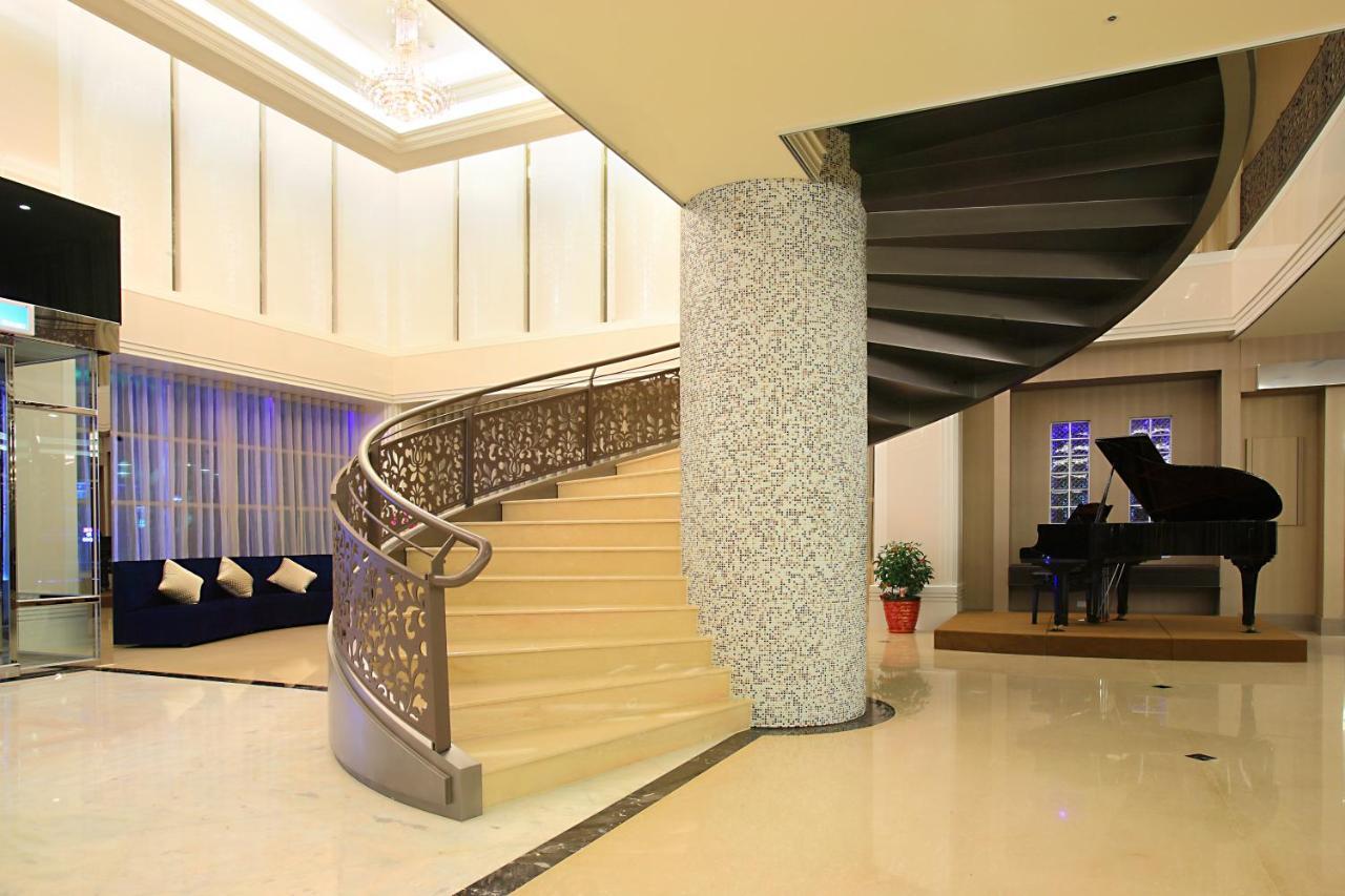 Shinkansen Grand Hotel Тайджун Екстериор снимка