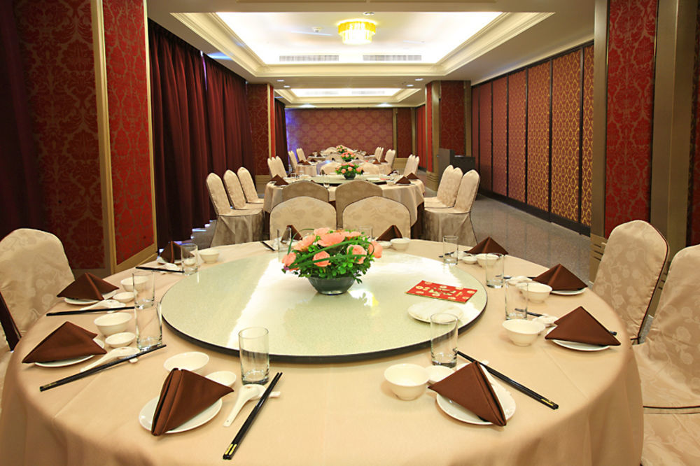 Shinkansen Grand Hotel Тайджун Екстериор снимка