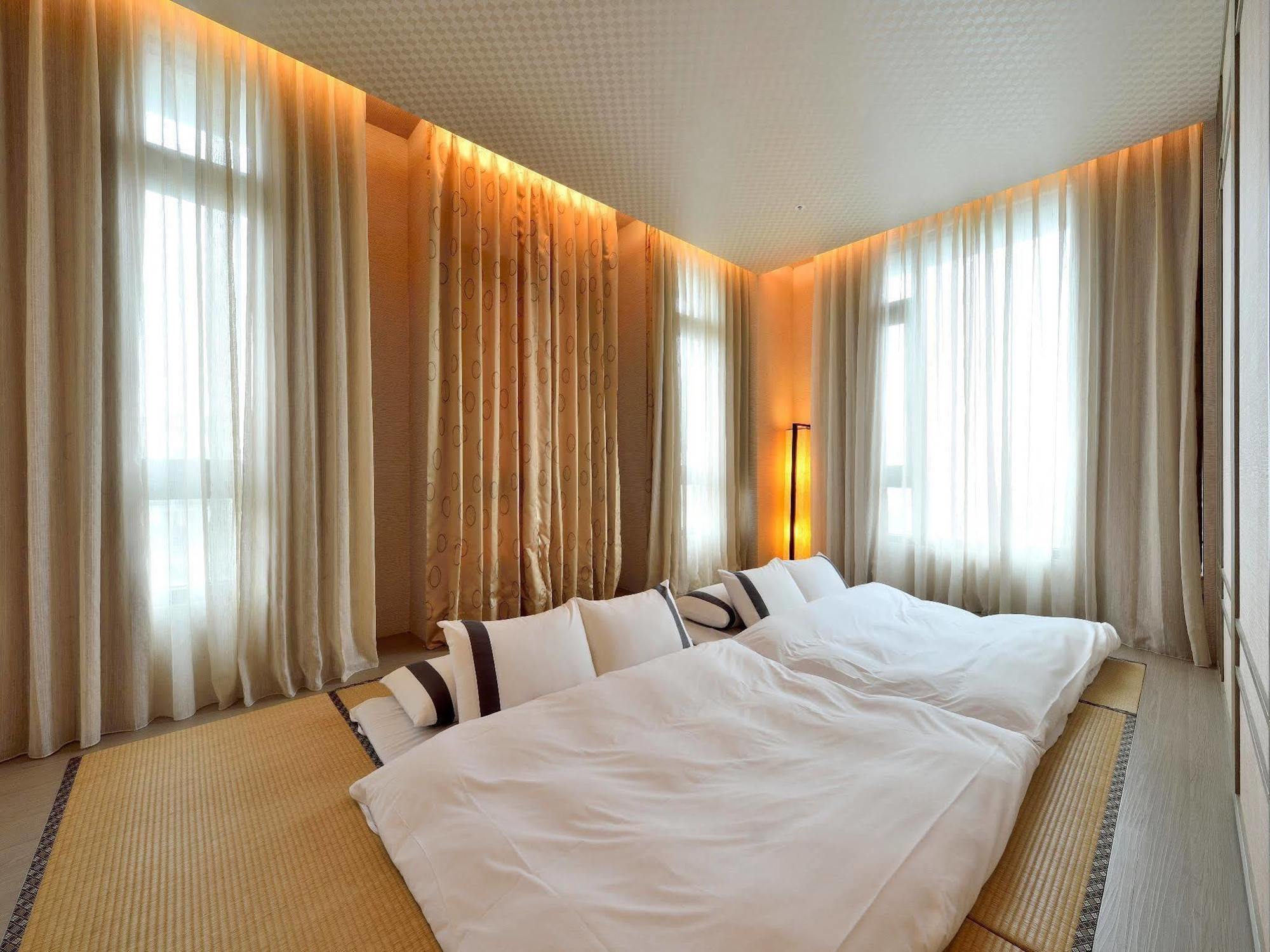 Shinkansen Grand Hotel Тайджун Екстериор снимка