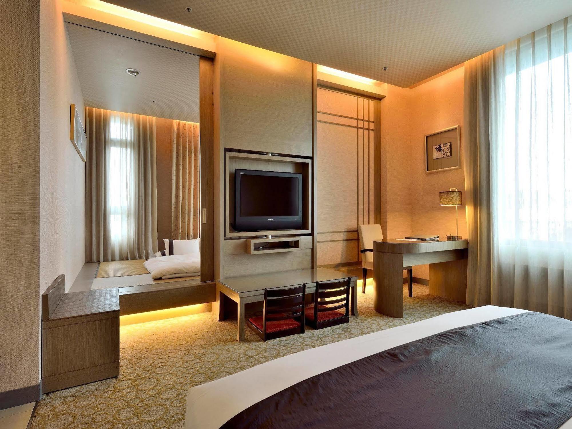 Shinkansen Grand Hotel Тайджун Екстериор снимка