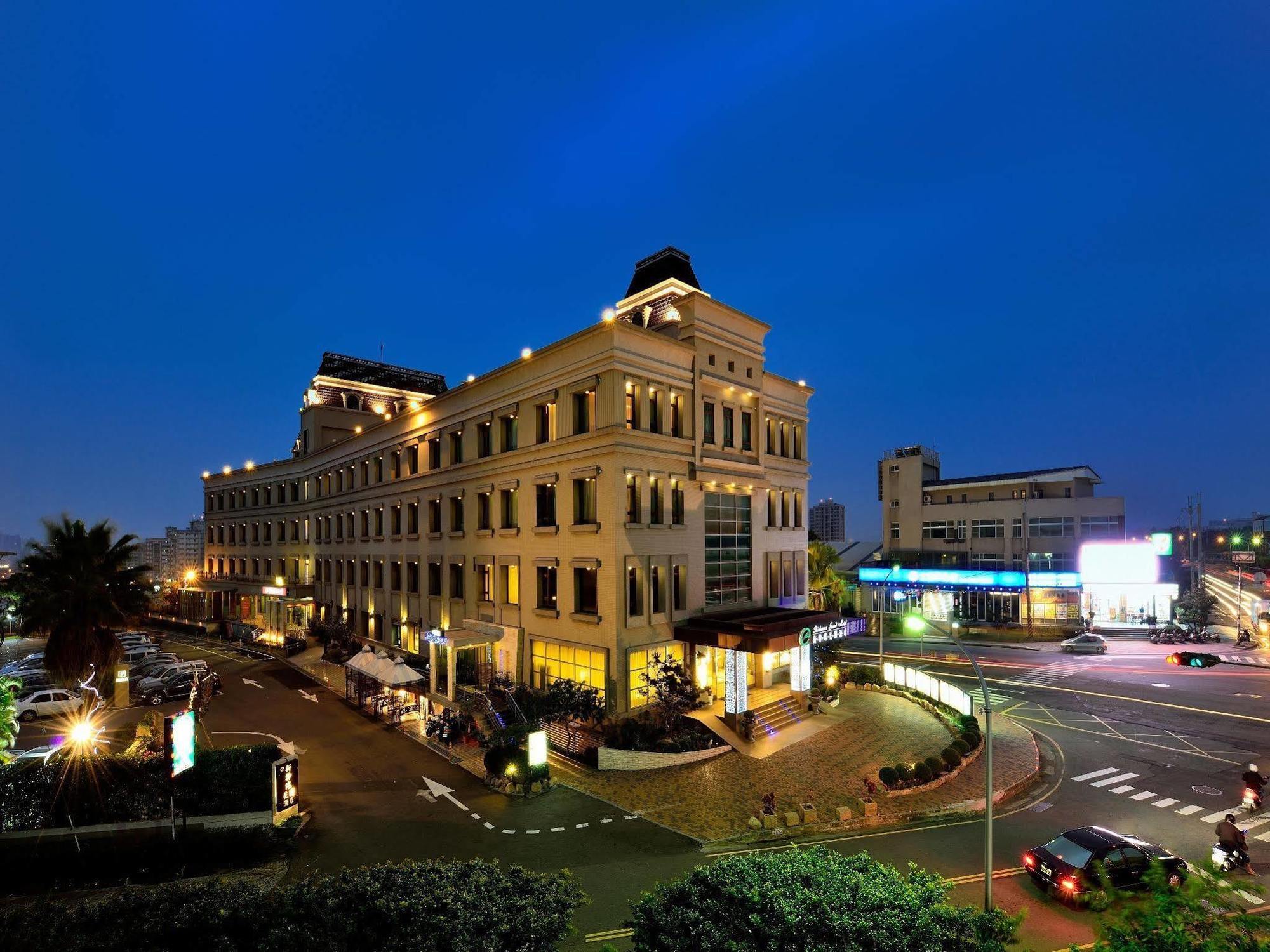 Shinkansen Grand Hotel Тайджун Екстериор снимка