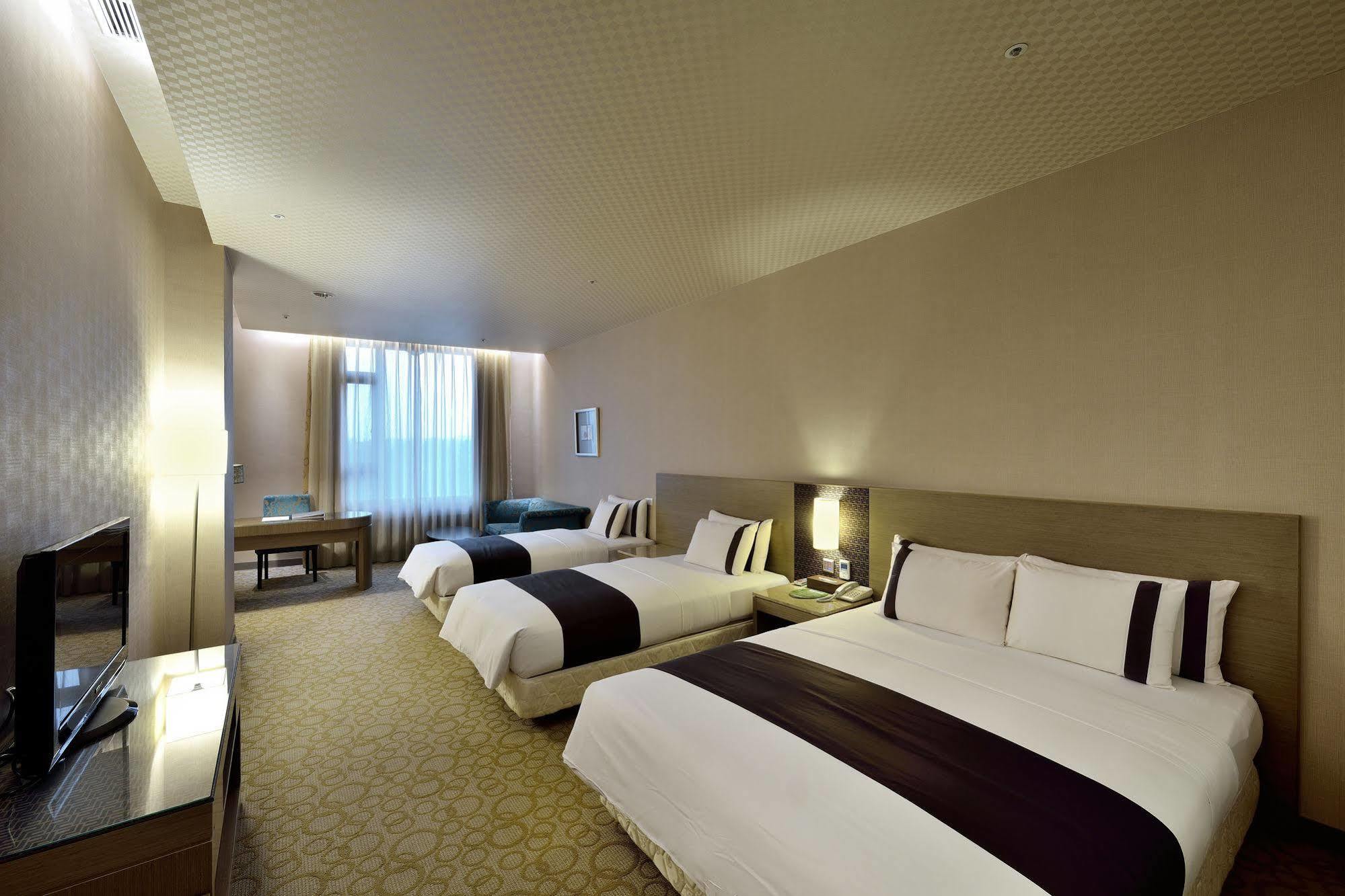 Shinkansen Grand Hotel Тайджун Екстериор снимка