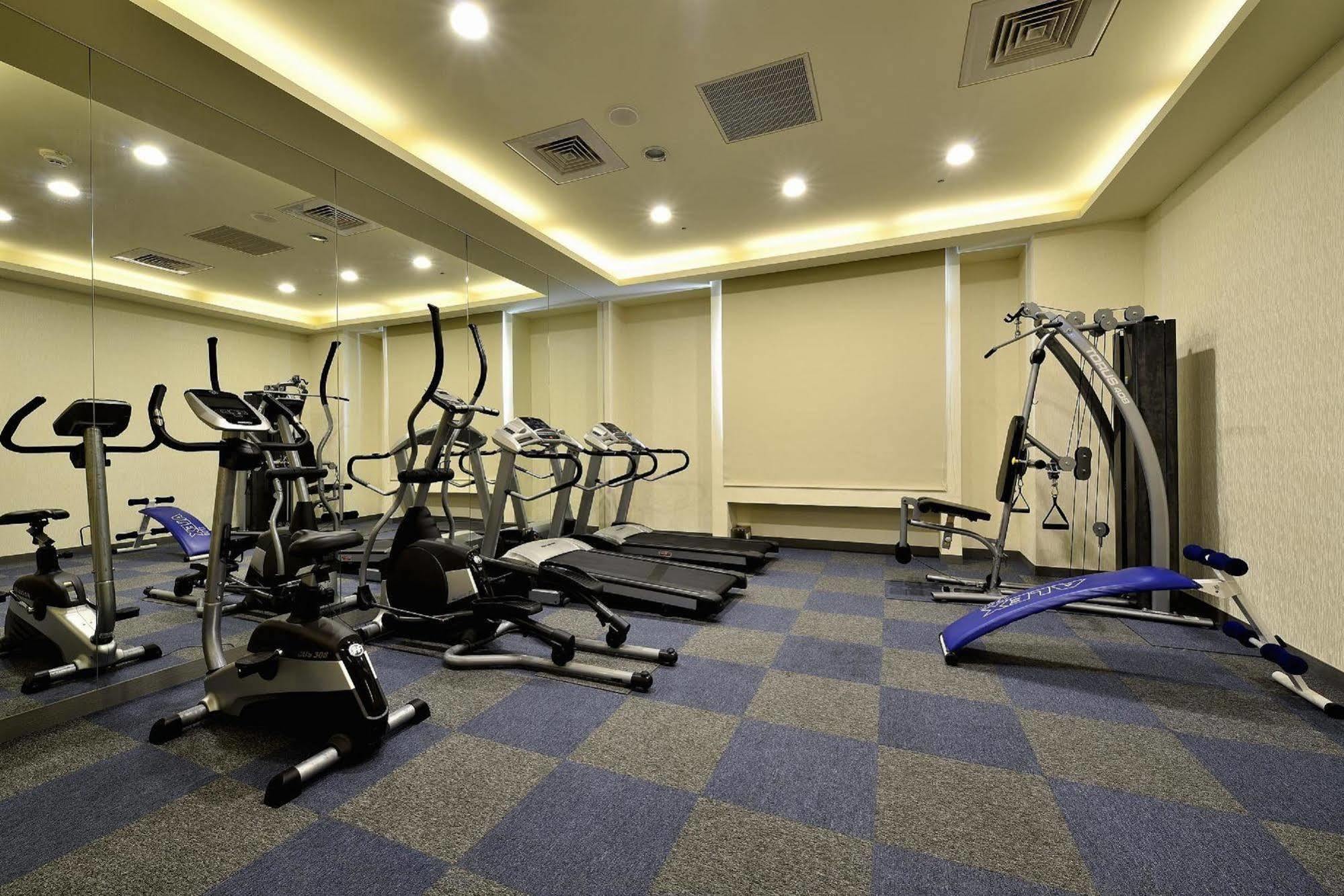 Shinkansen Grand Hotel Тайджун Екстериор снимка