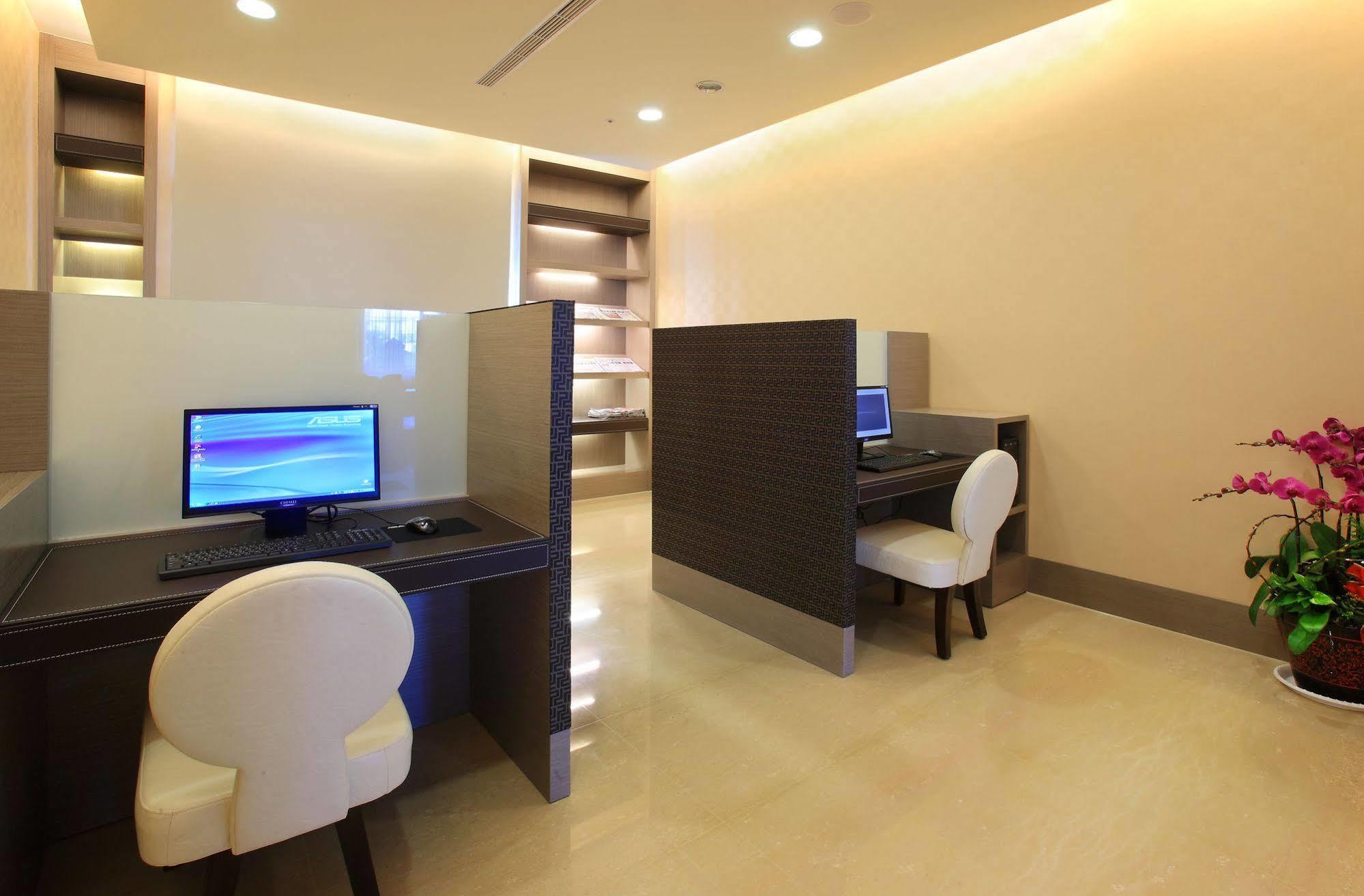 Shinkansen Grand Hotel Тайджун Екстериор снимка