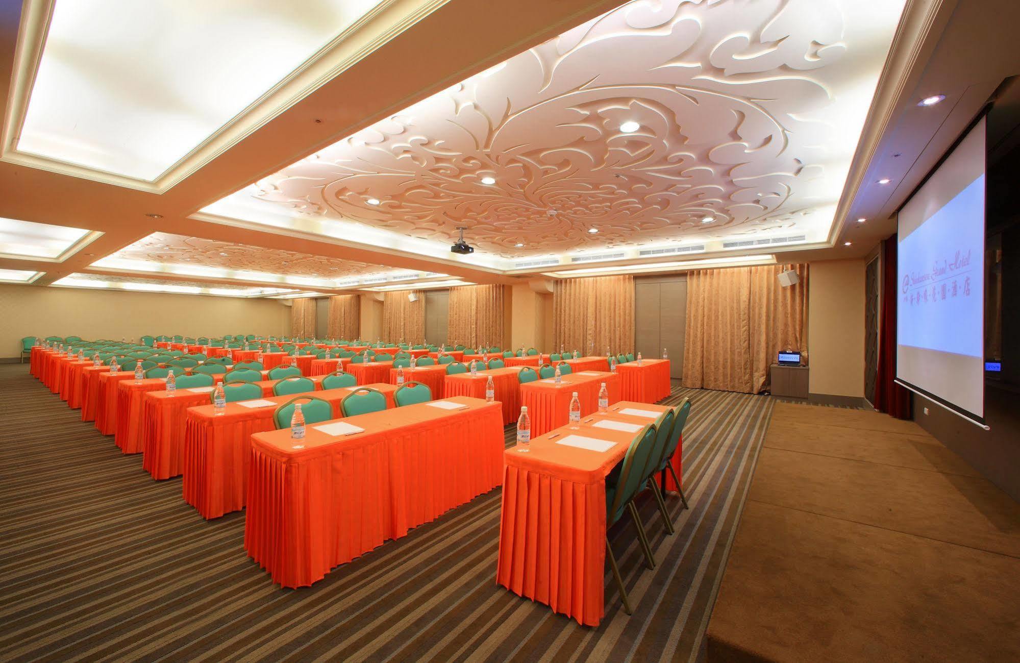 Shinkansen Grand Hotel Тайджун Екстериор снимка