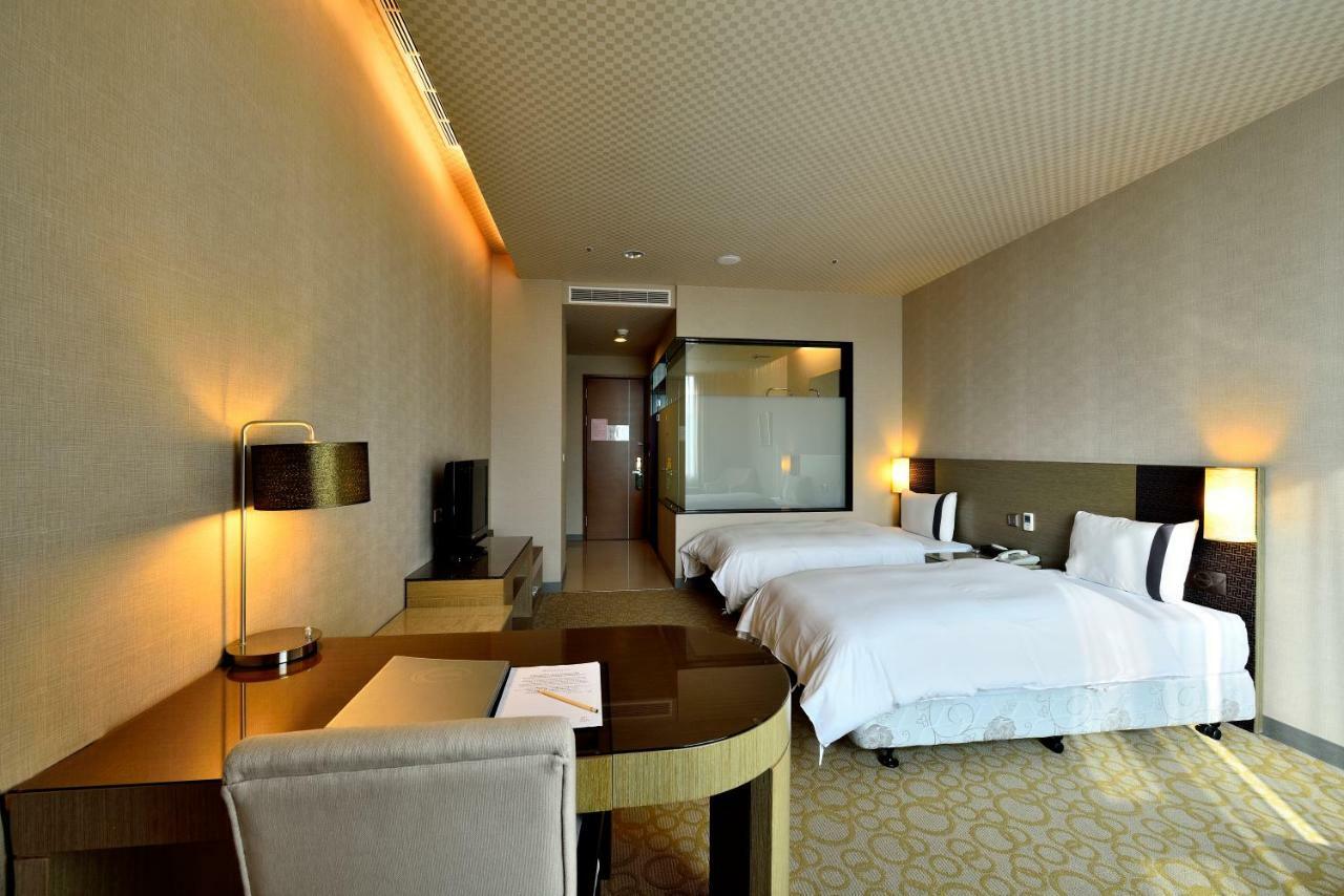 Shinkansen Grand Hotel Тайджун Екстериор снимка