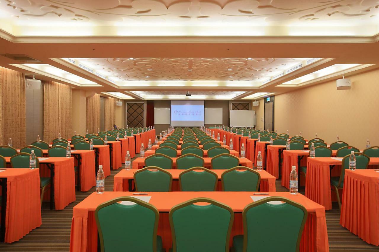 Shinkansen Grand Hotel Тайджун Екстериор снимка