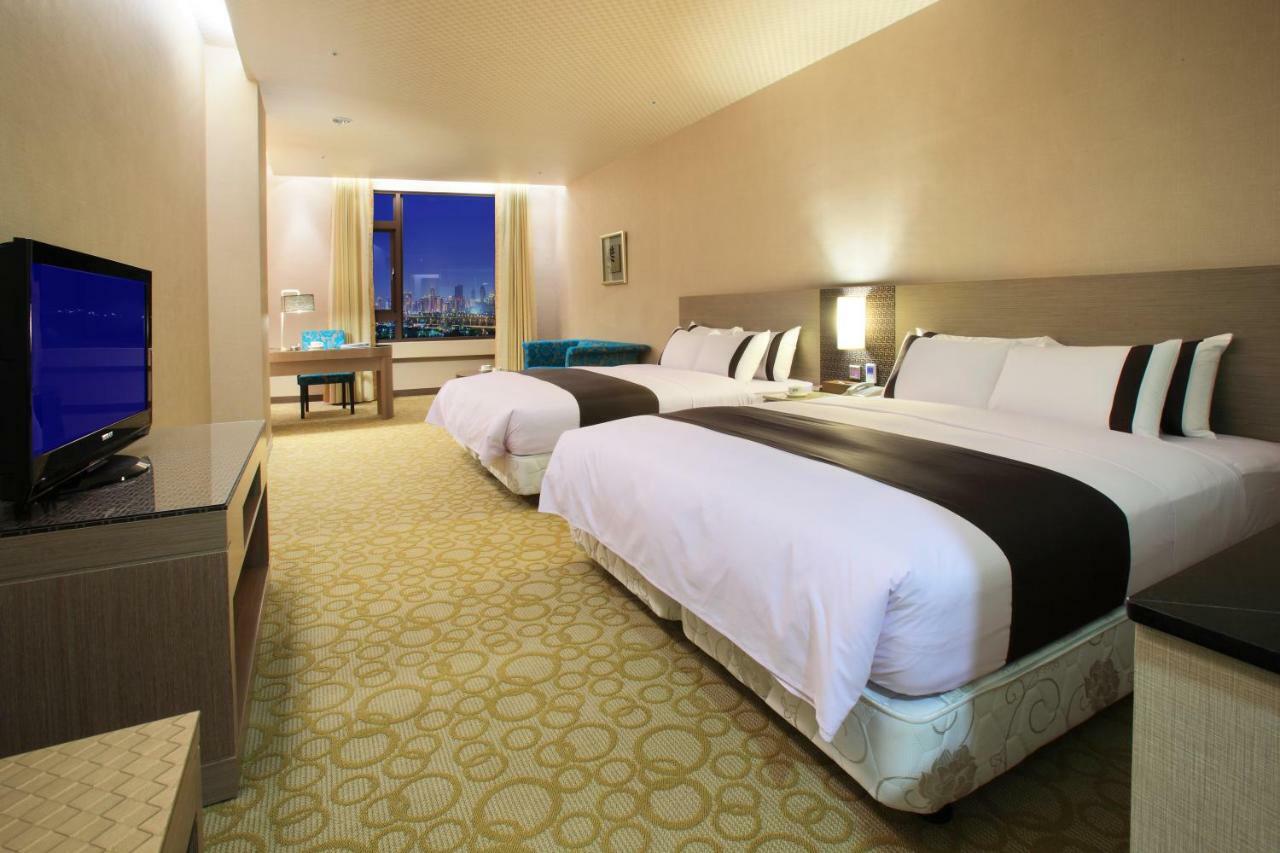 Shinkansen Grand Hotel Тайджун Екстериор снимка